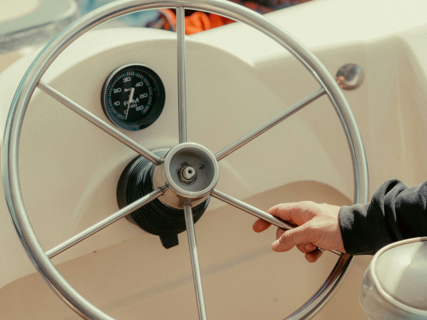 ENGINEER TALKS Ep.13: Marine Steering Wheel Materials: 316 Stainless, PU Foam & Leather ປຽບທຽບ